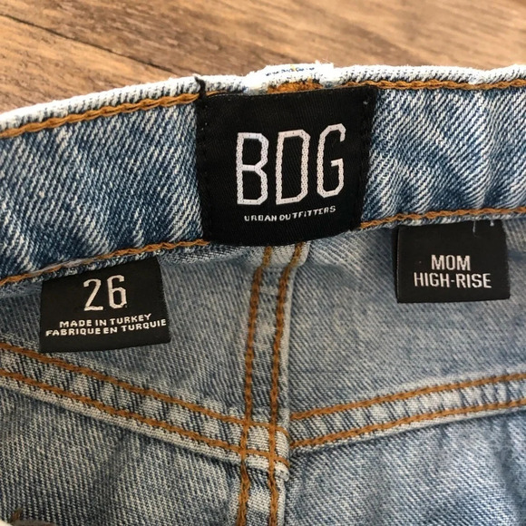 BDG Urban Outfitters 26 High Rise Mom Jeans Light Washed Holes Destroyed Ripped - Picture 9 of 10